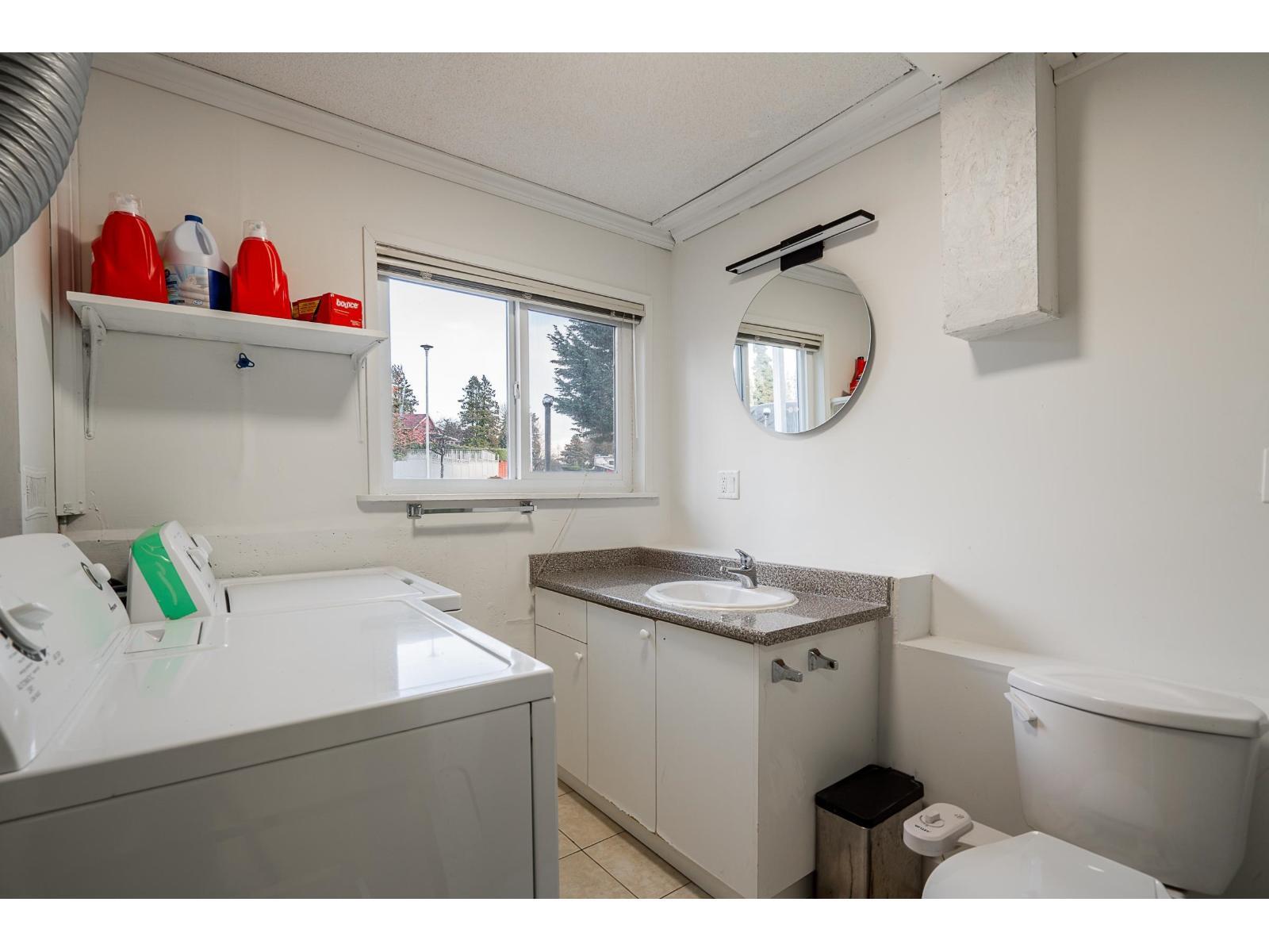 14858 88A Avenue, Surrey, BC - Indoor Photo Showing Laundry Room
