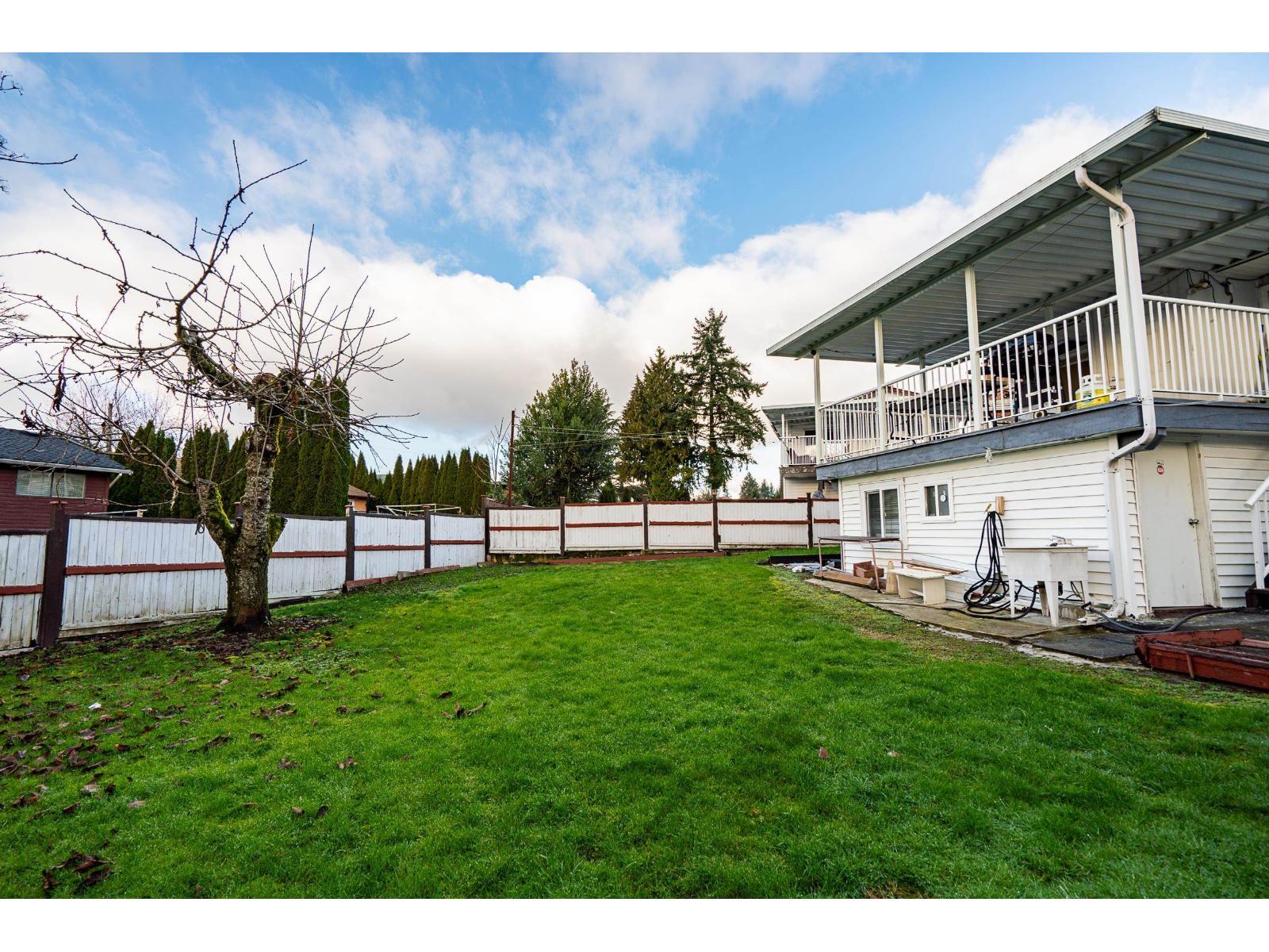 14858 88A Avenue, Surrey, BC - Outdoor