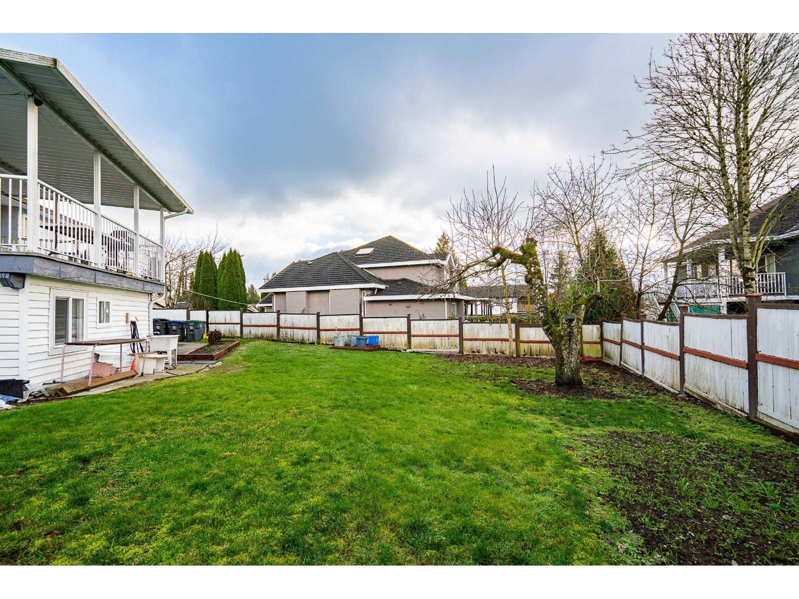 14858 88A Avenue, Surrey, BC - Outdoor