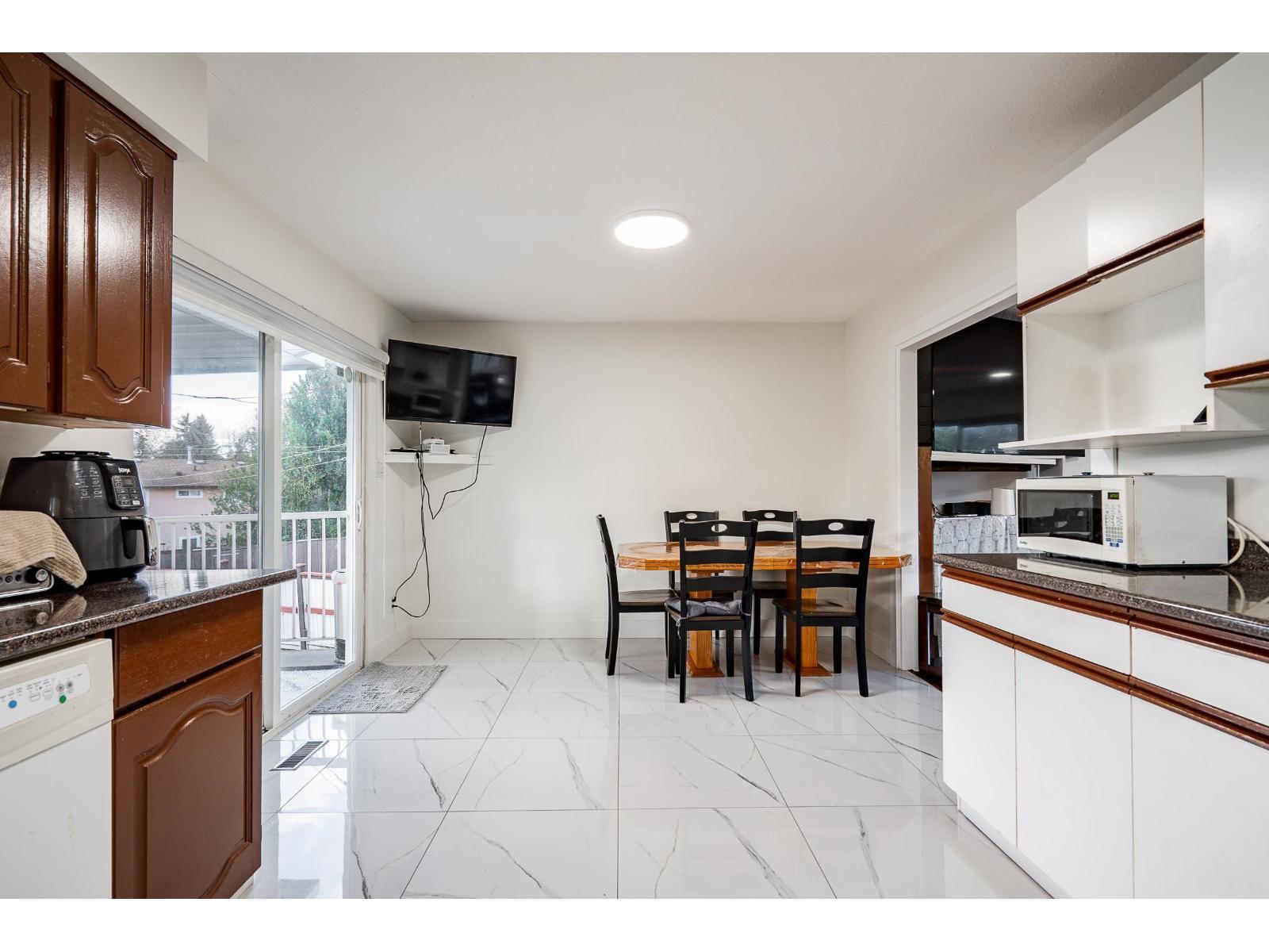 14858 88A Avenue, Surrey, BC - Indoor Photo Showing Kitchen