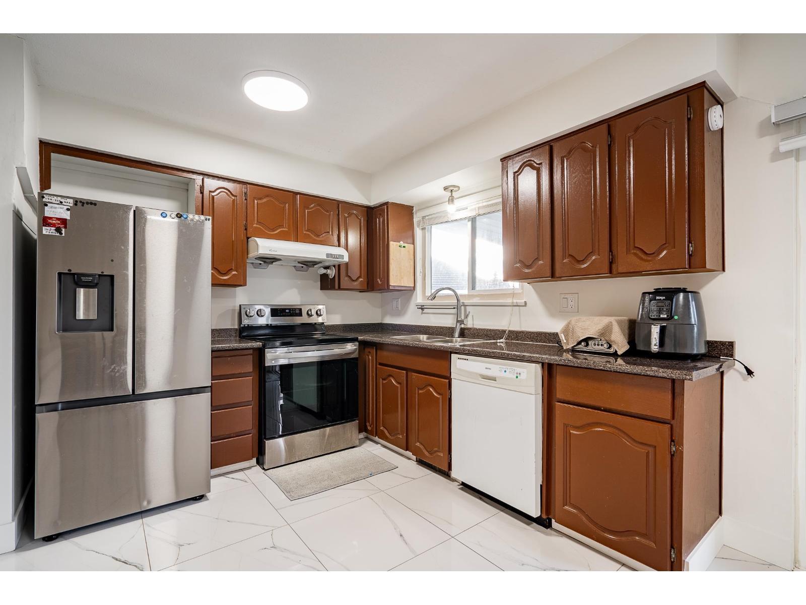 14858 88A Avenue, Surrey, BC - Indoor Photo Showing Kitchen