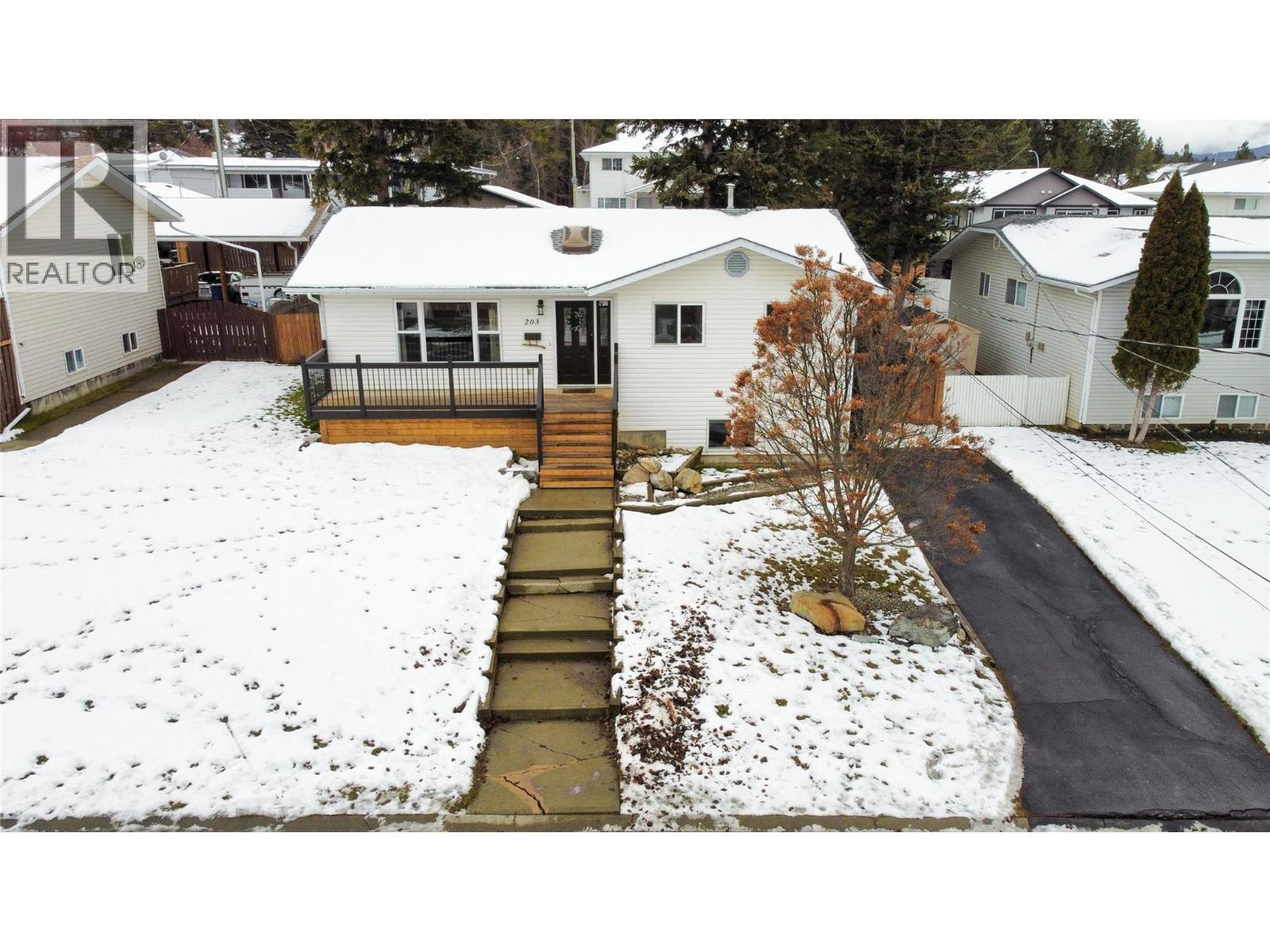 203 8Th Street S, Cranbrook, BC - Outdoor