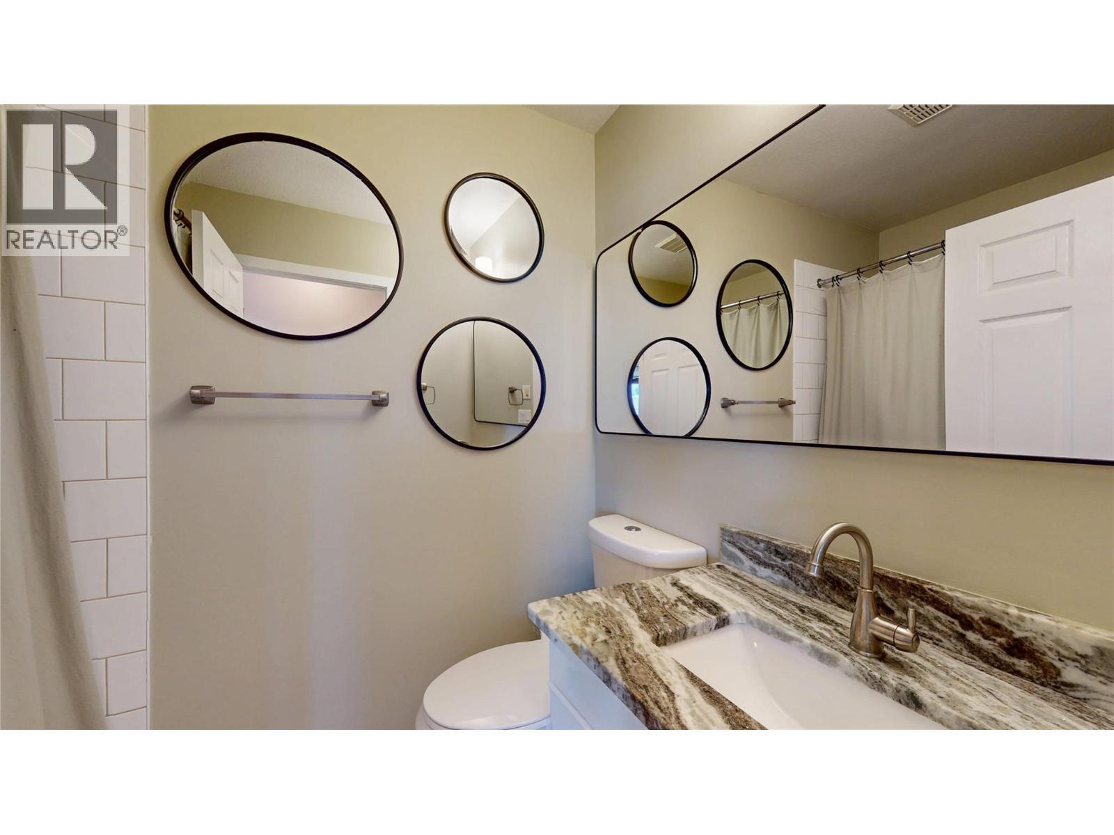 203 8Th Street S, Cranbrook, BC - Indoor Photo Showing Bathroom