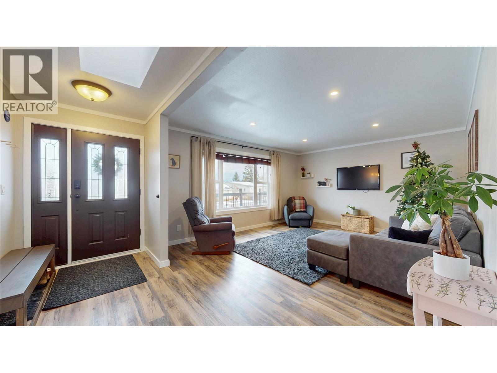 203 8Th Street S, Cranbrook, BC - Indoor