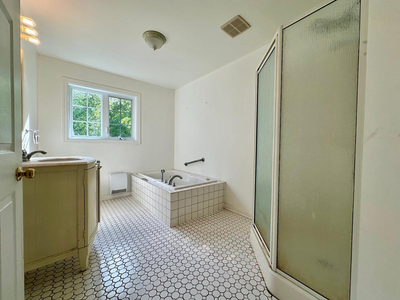 Bathroom - 36 Rue De L'Azur, Wentworth, QC - Indoor Photo Showing Bathroom