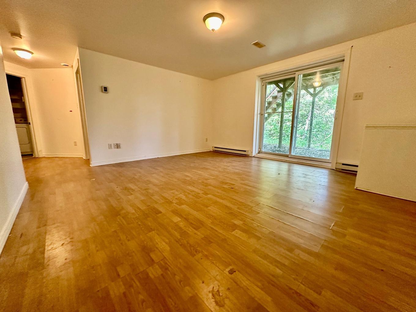 Family room - 36 Rue De L'Azur, Wentworth, QC - Indoor Photo Showing Other Room