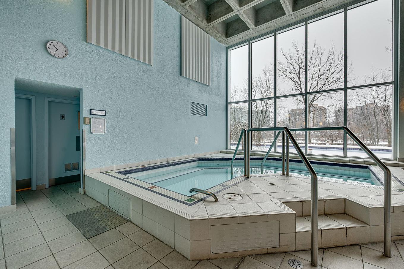 Spa - 1005-4300 Place Des Cageux, Laval (Chomedey), QC - Indoor Photo Showing Other Room