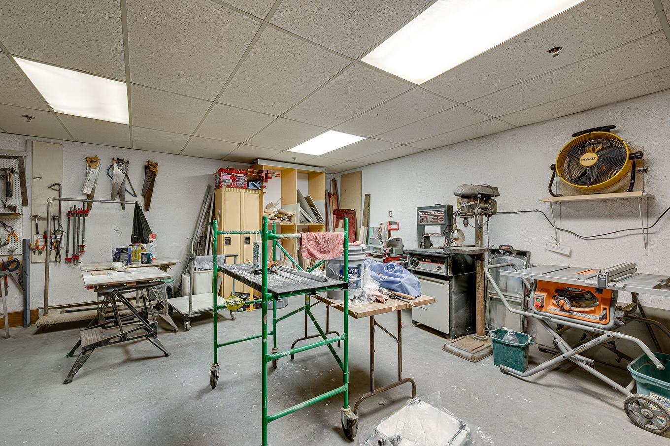 Atelier - 1005-4300 Place Des Cageux, Laval (Chomedey), QC - Indoor