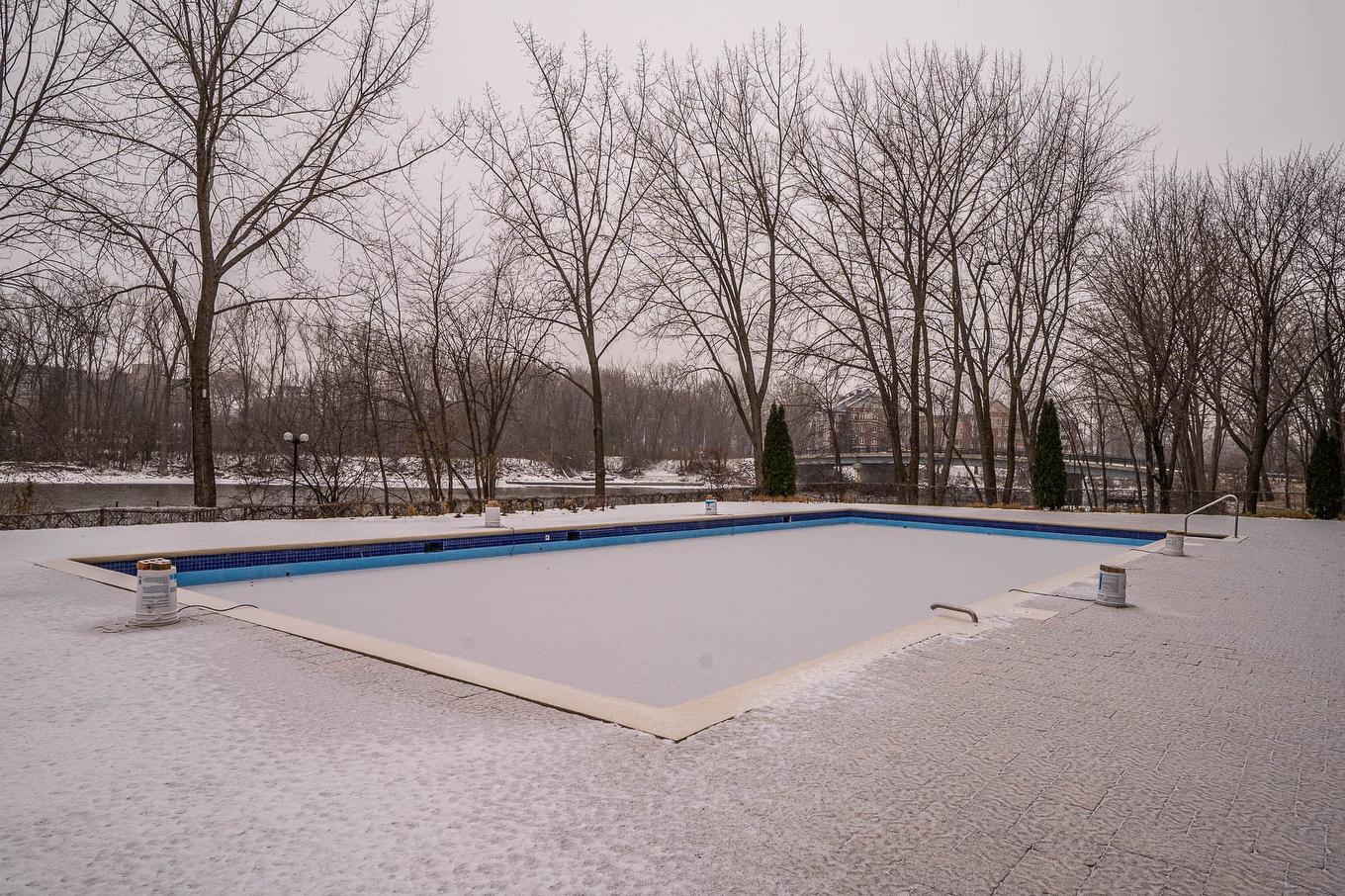Piscine - 1005-4300 Place Des Cageux, Laval (Chomedey), QC - Outdoor