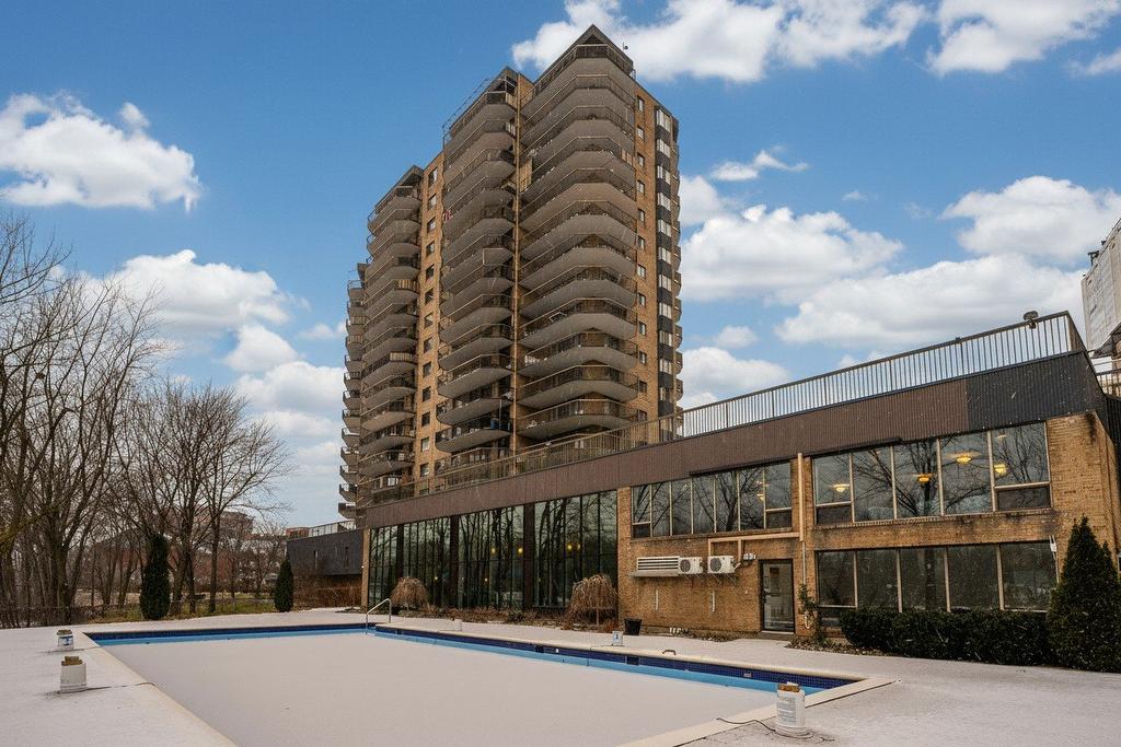 Face arrière - 1005-4300 Place Des Cageux, Laval (Chomedey), QC - Outdoor With In Ground Pool