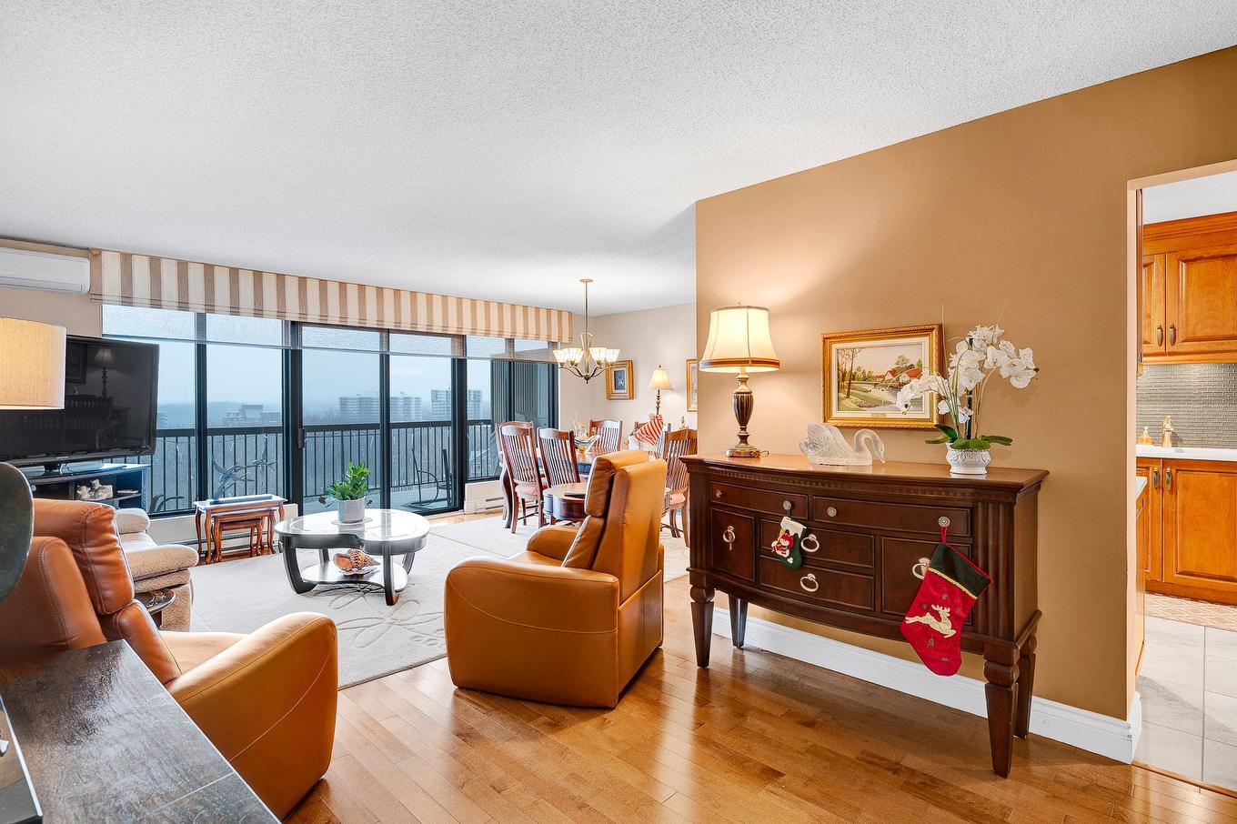 Vue d'ensemble - 1005-4300 Place Des Cageux, Laval (Chomedey), QC - Indoor Photo Showing Living Room