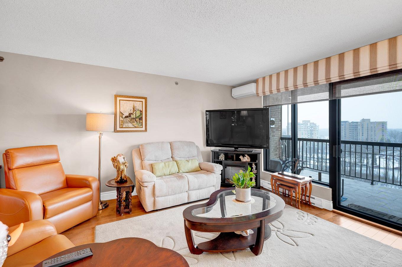 Salon - 1005-4300 Place Des Cageux, Laval (Chomedey), QC - Indoor Photo Showing Living Room