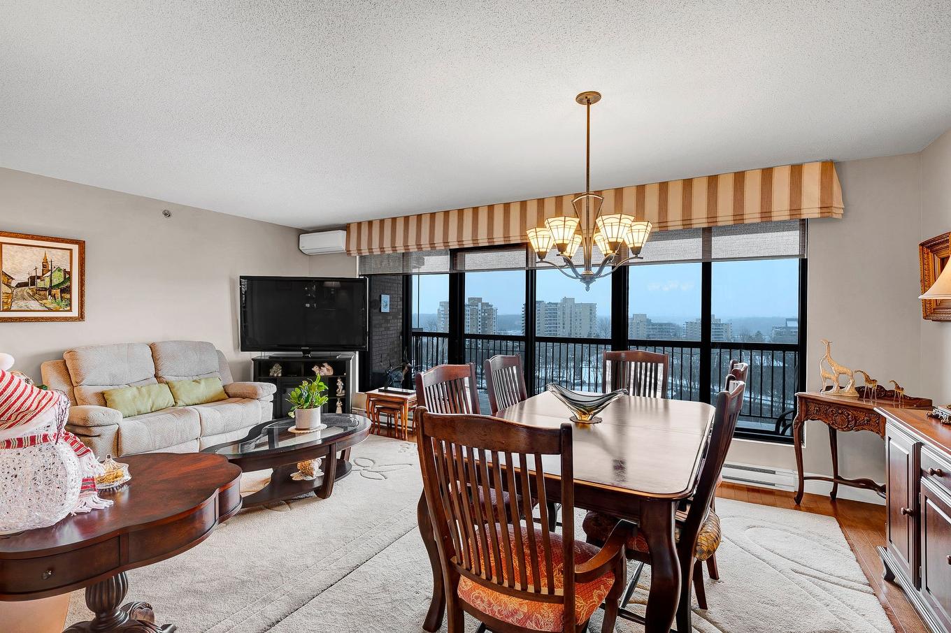 Salle à manger - 1005-4300 Place Des Cageux, Laval (Chomedey), QC - Indoor