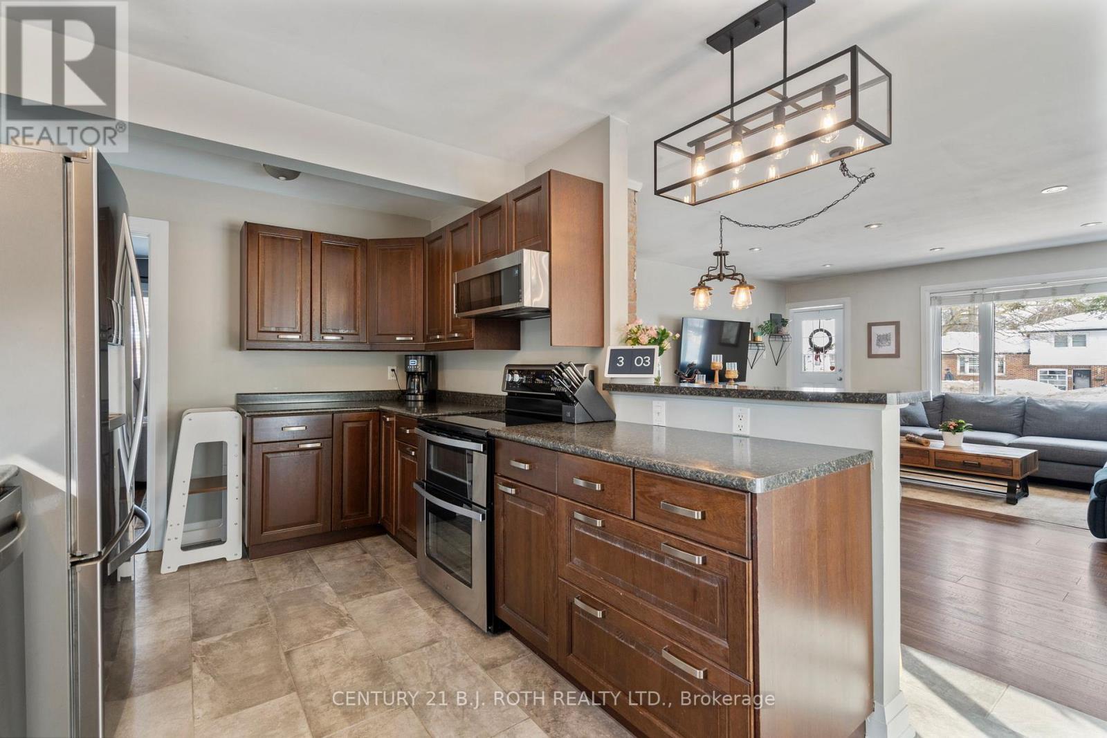 88 Puget Street, Barrie, ON - Indoor Photo Showing Kitchen