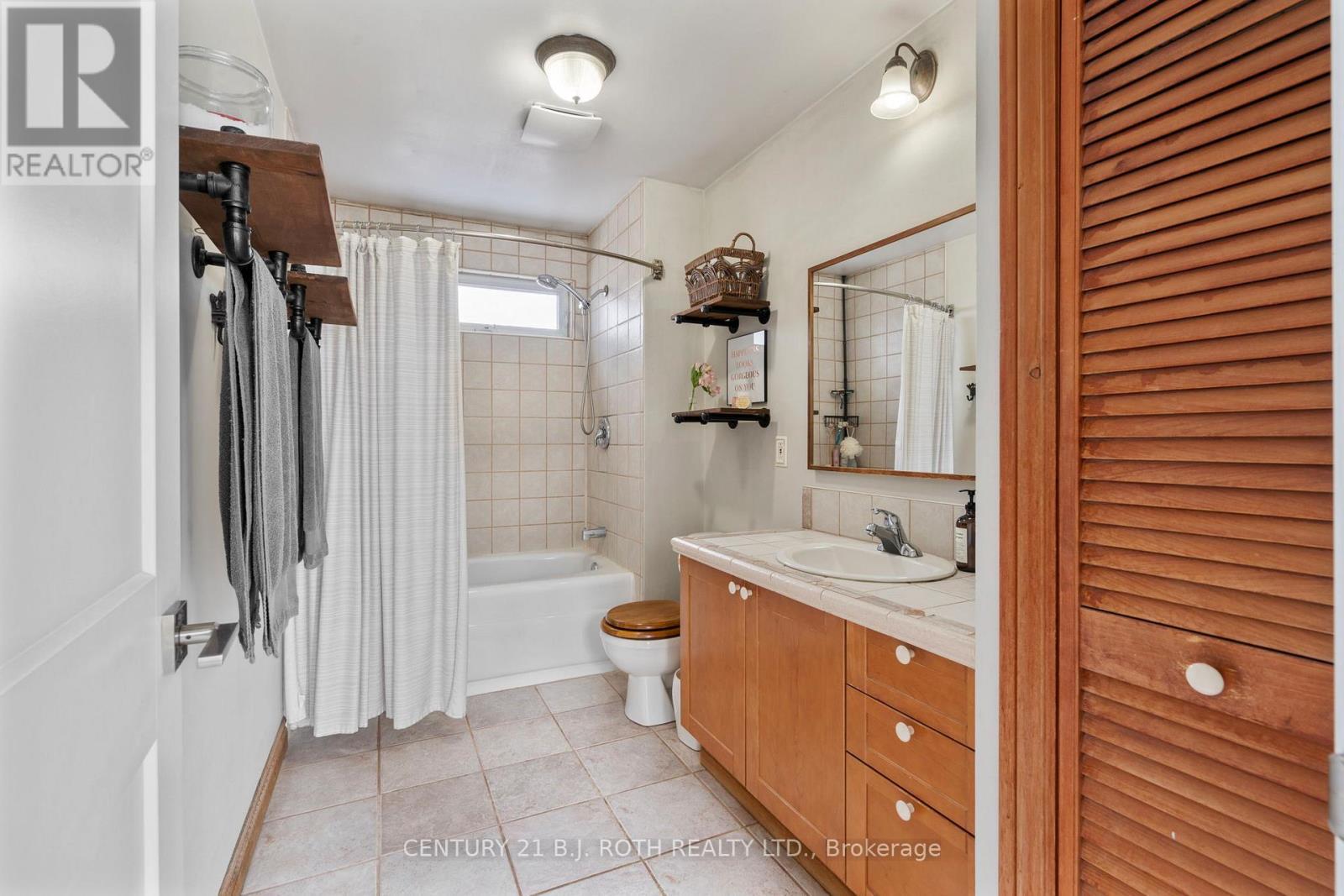 88 Puget Street, Barrie, ON - Indoor Photo Showing Bathroom