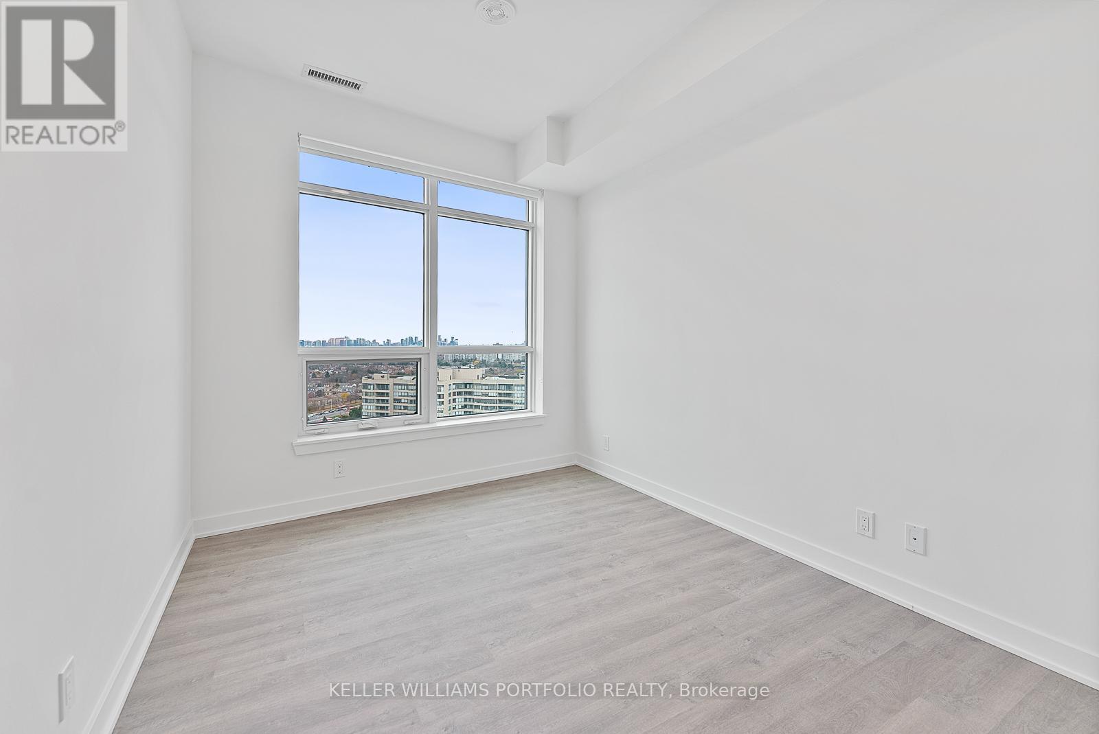 A-1910 - 30 Upper Mall Way, Vaughan, ON - Indoor Photo Showing Other Room