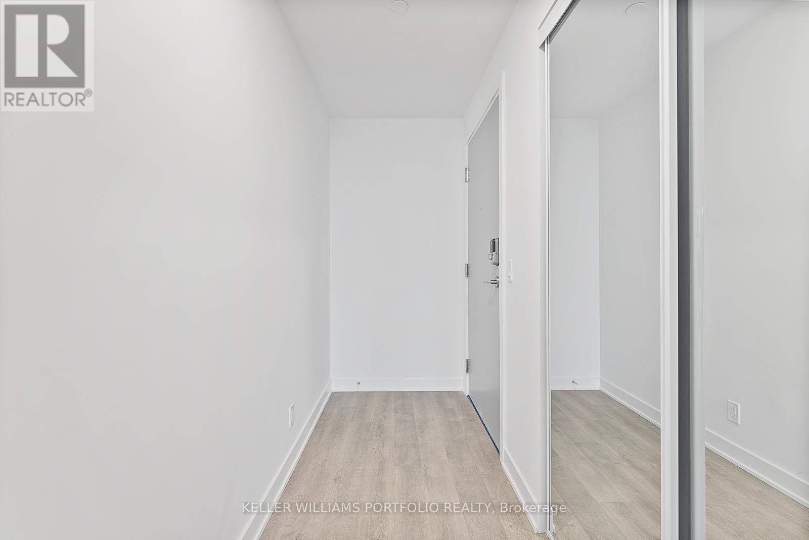 A-1910 - 30 Upper Mall Way, Vaughan, ON - Indoor Photo Showing Other Room