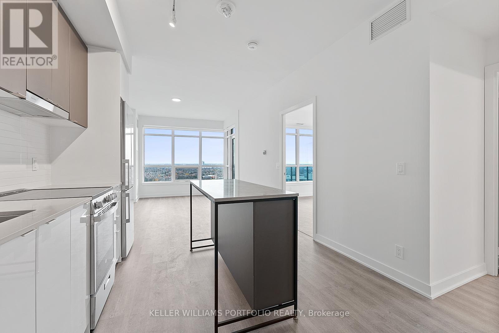 A-1910 - 30 Upper Mall Way, Vaughan, ON - Indoor Photo Showing Kitchen