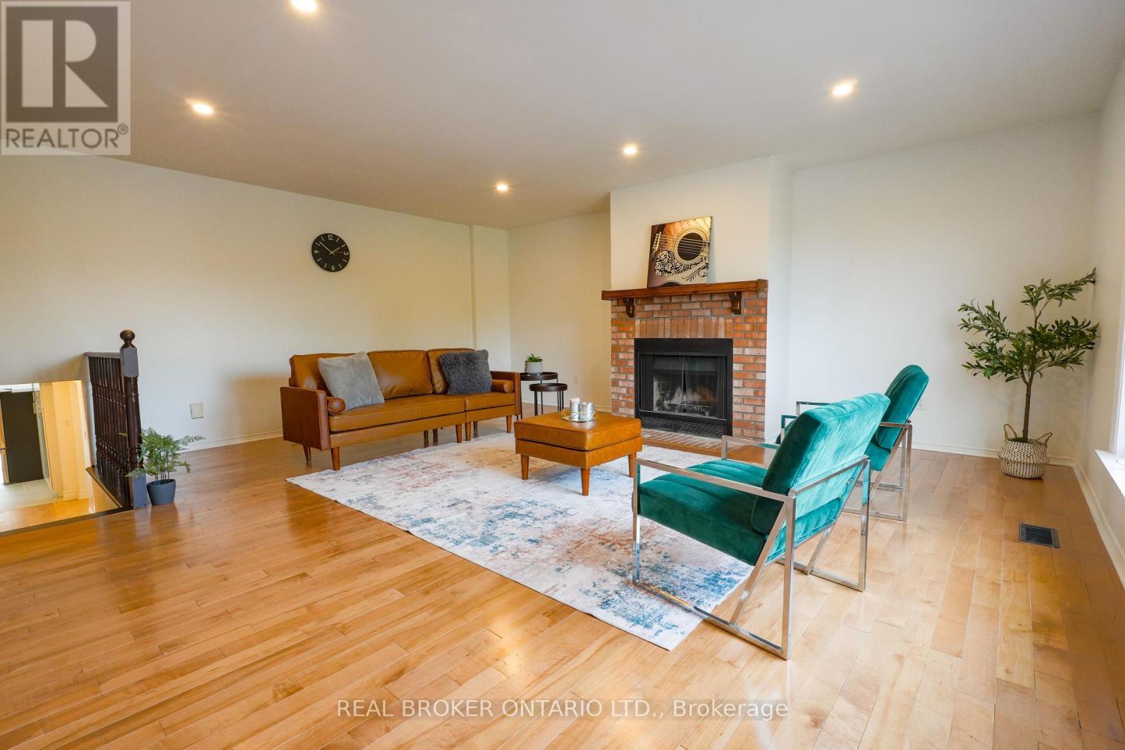 4326 Waterford Crescent, Mississauga, ON - Indoor Photo Showing Living Room With Fireplace