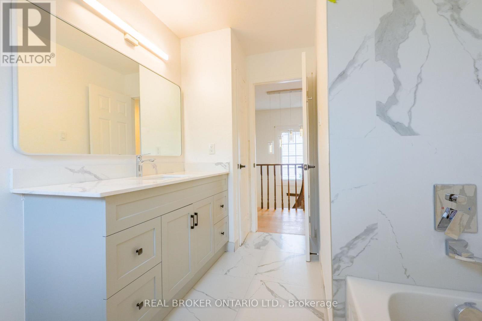 4326 Waterford Crescent, Mississauga, ON - Indoor Photo Showing Bathroom