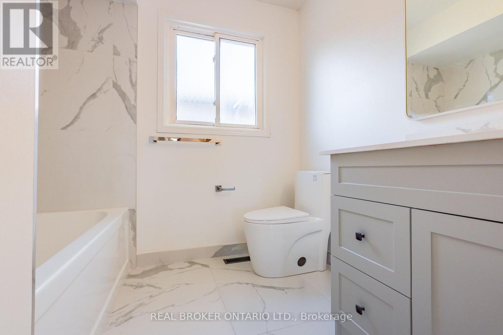 4326 Waterford Crescent, Mississauga, ON - Indoor Photo Showing Bathroom