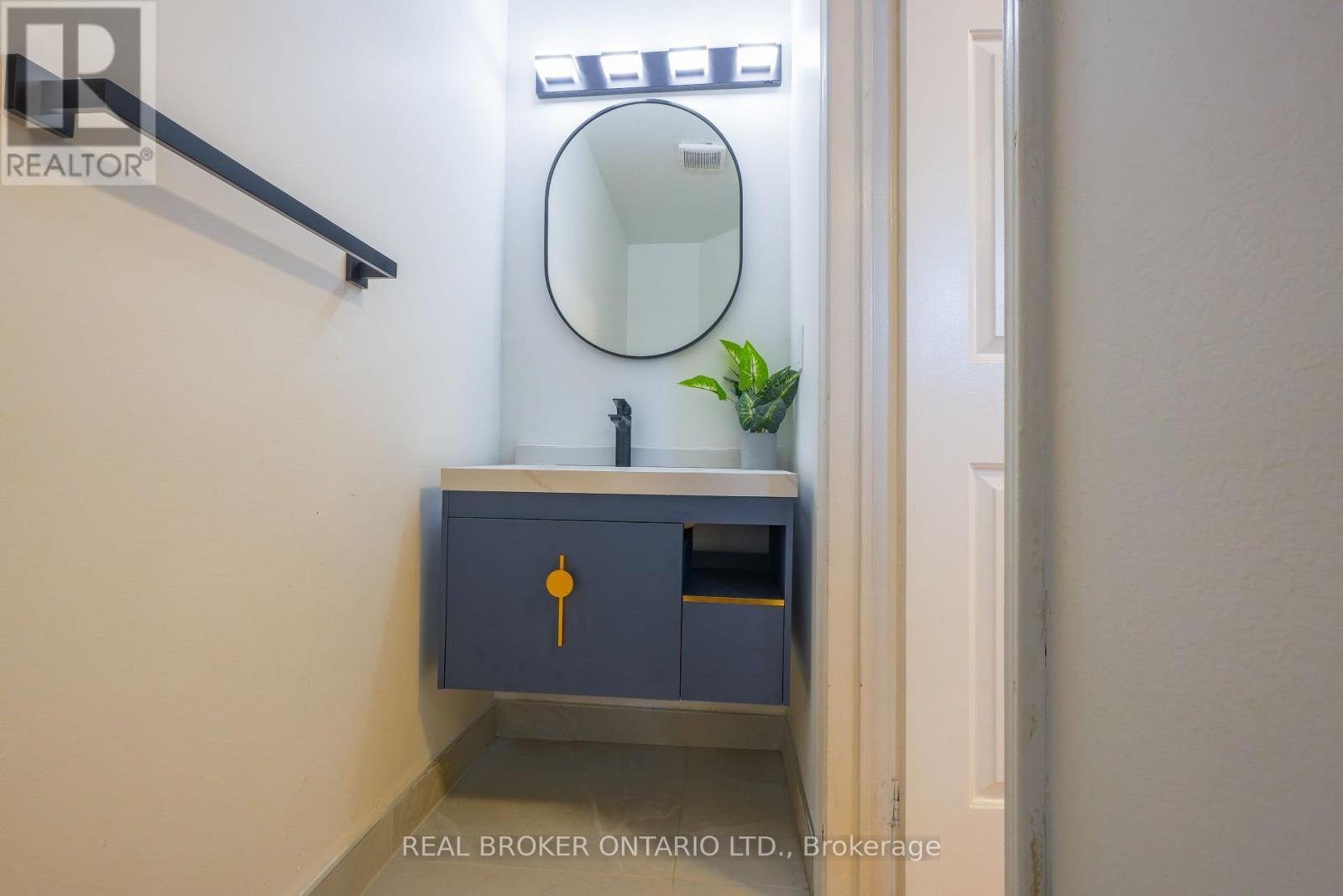 4326 Waterford Crescent, Mississauga, ON - Indoor Photo Showing Laundry Room
