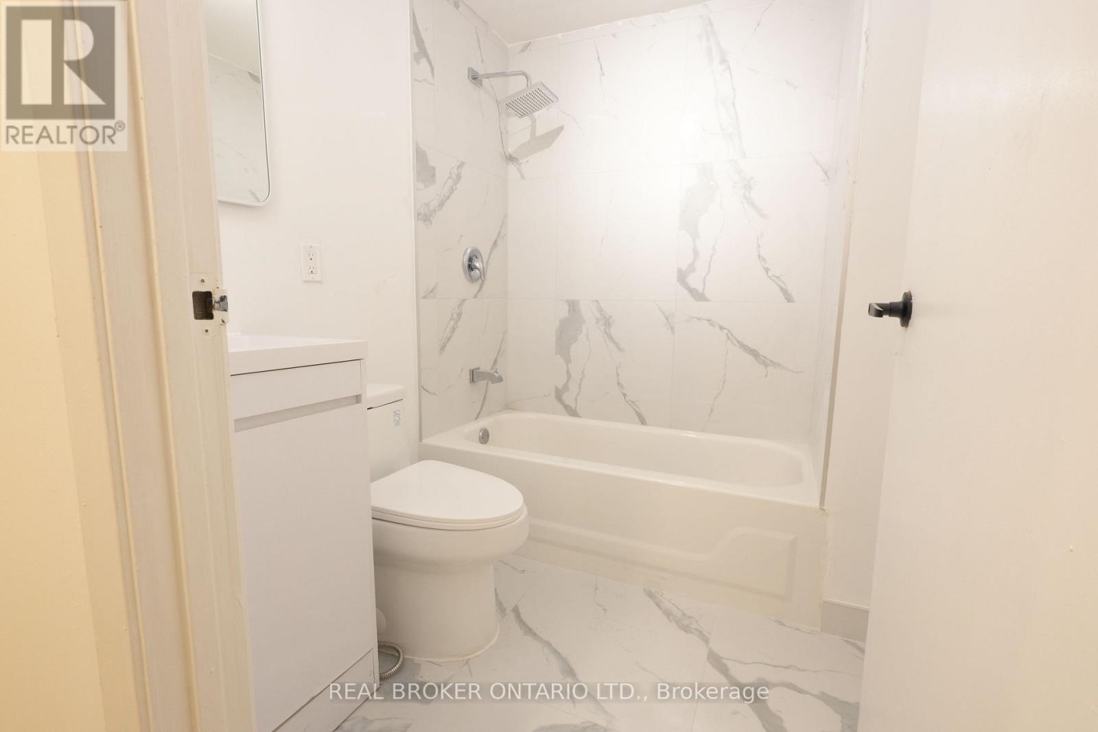 4326 Waterford Crescent, Mississauga, ON - Indoor Photo Showing Bathroom