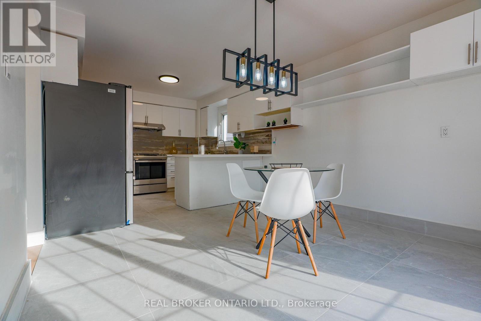 4326 Waterford Crescent, Mississauga, ON - Indoor Photo Showing Dining Room