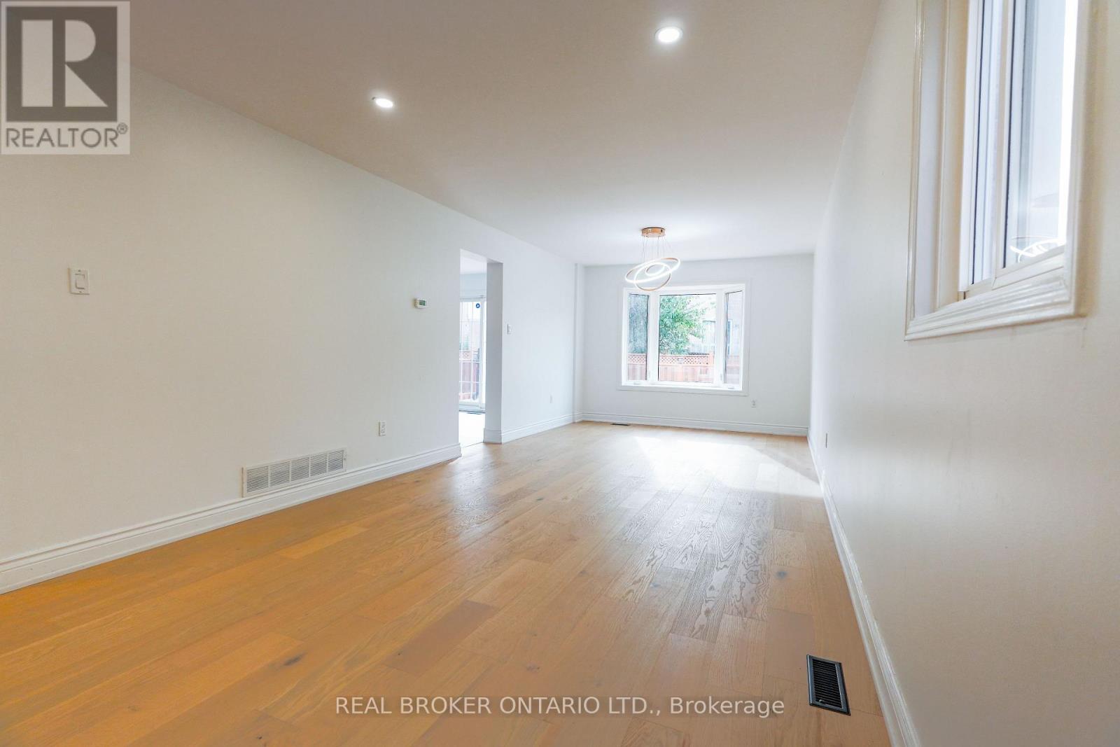 4326 Waterford Crescent, Mississauga, ON - Indoor Photo Showing Other Room