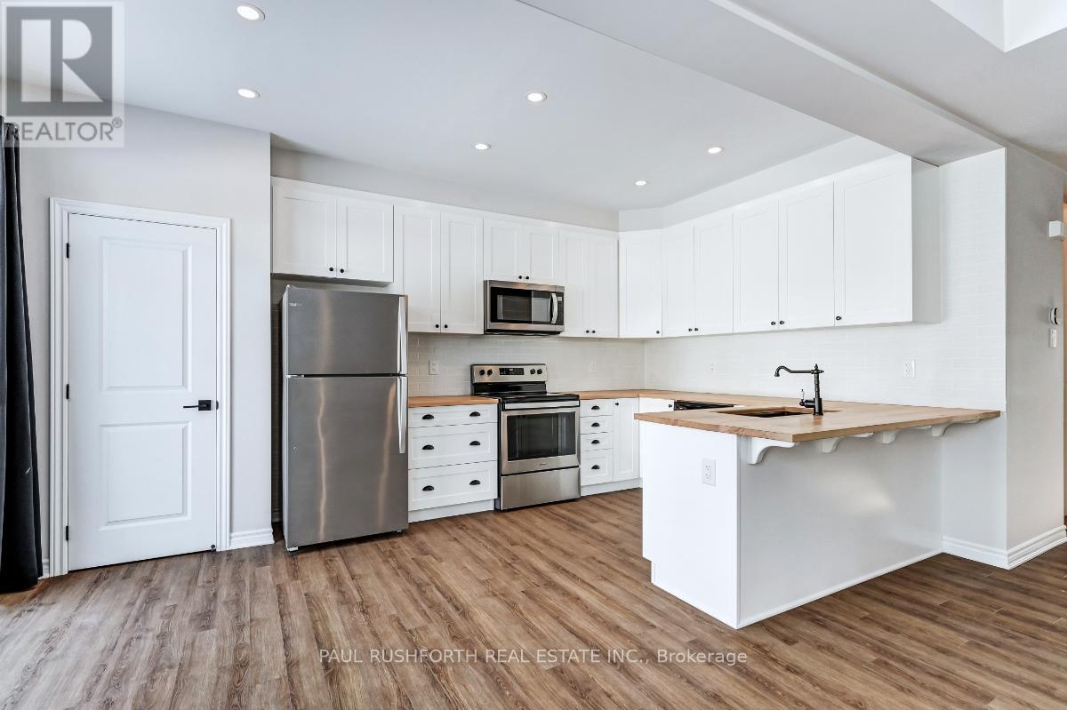 Kitchen - 123 Pictou Crescent, Ottawa, ON - Indoor Photo Showing Kitchen With Stainless Steel Kitchen