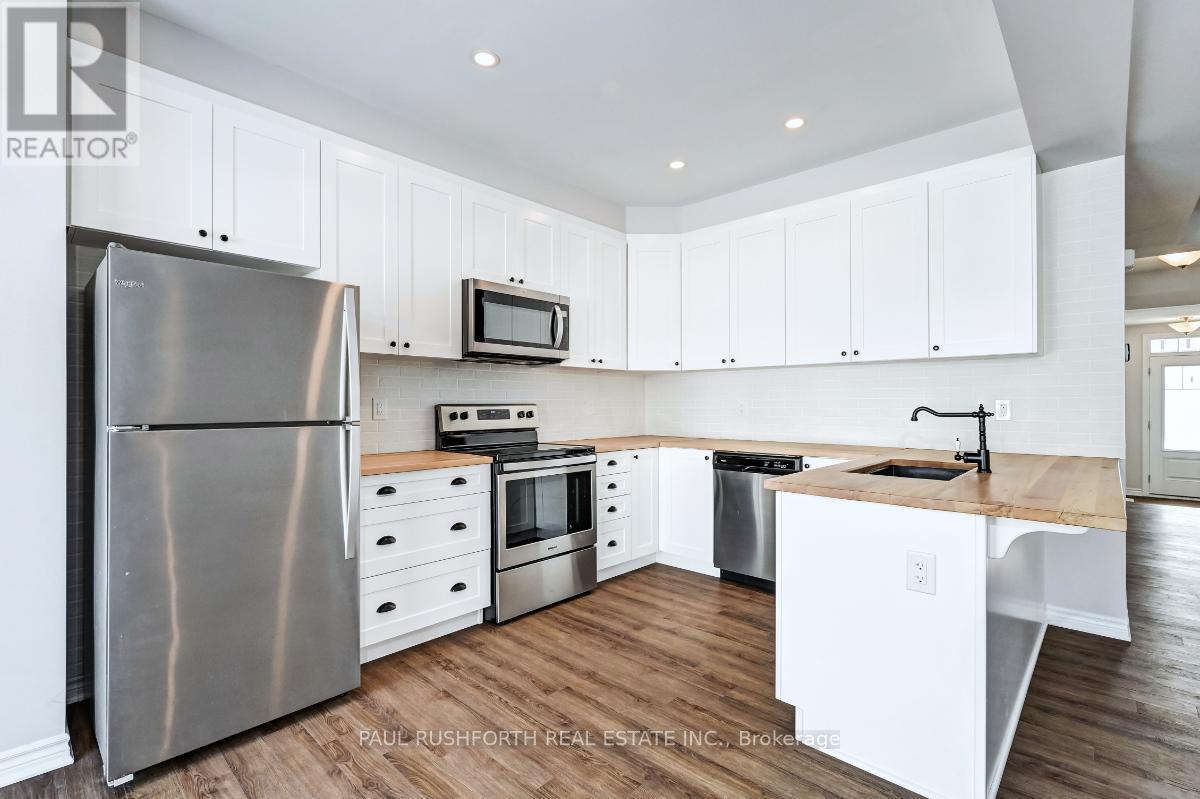 Kitchen - 123 Pictou Crescent, Ottawa, ON - Indoor Photo Showing Kitchen With Stainless Steel Kitchen