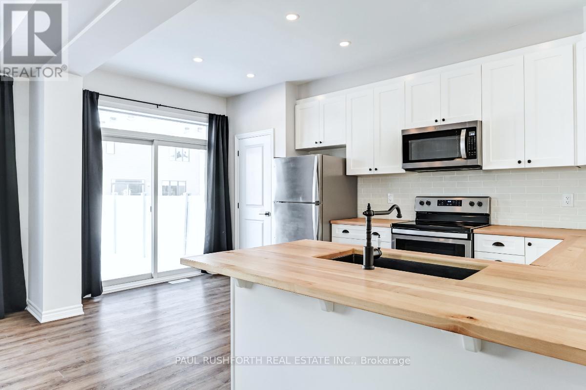 Kitchen - 123 Pictou Crescent, Ottawa, ON - Indoor Photo Showing Kitchen