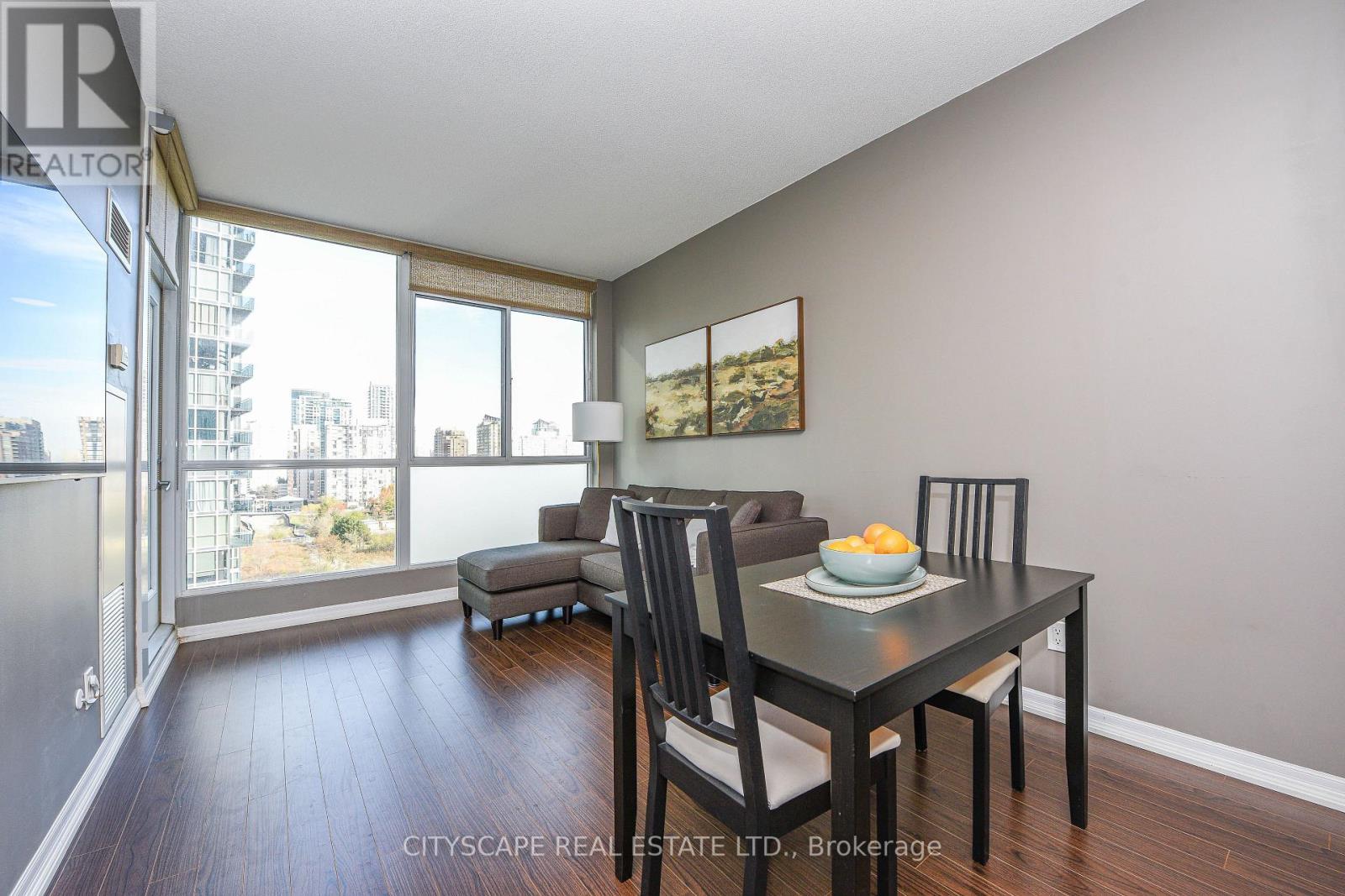 906 - 225 Webb Drive, Mississauga, ON - Indoor Photo Showing Dining Room