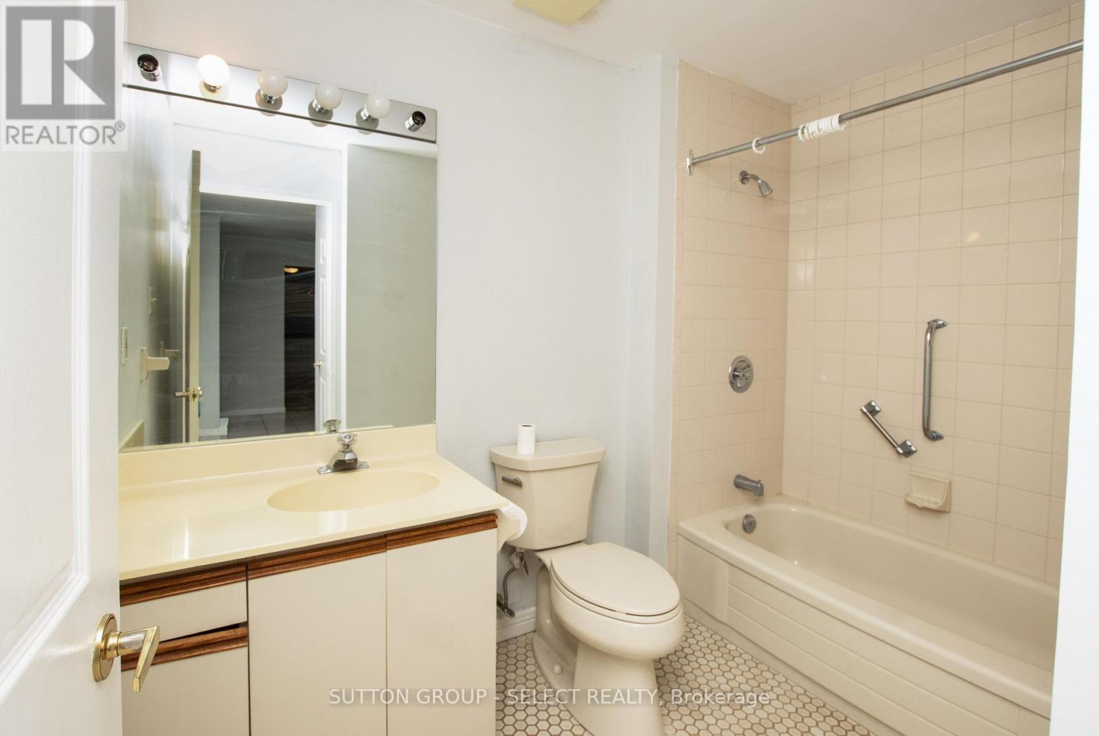 406 - 1180 Commissioners Rd W Road, London South (South B), ON - Indoor Photo Showing Bathroom