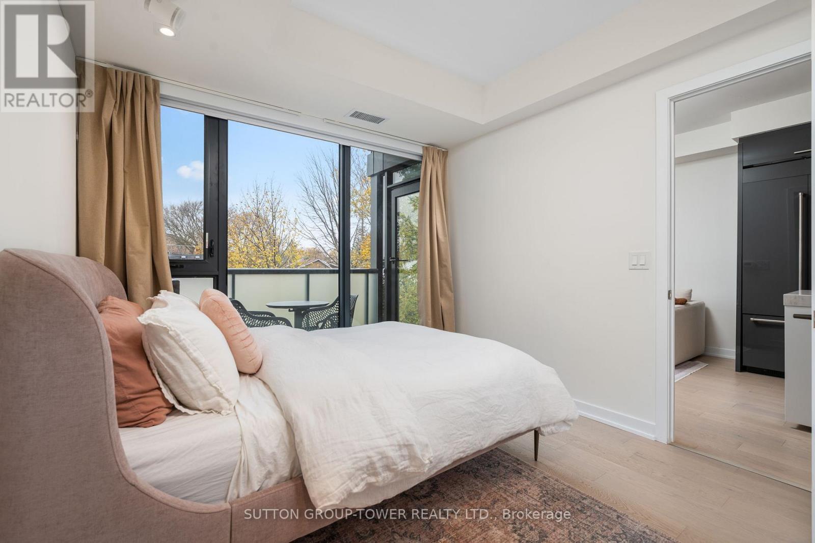 507 - 840 St. Clair Avenue W, Toronto, ON - Indoor Photo Showing Bedroom