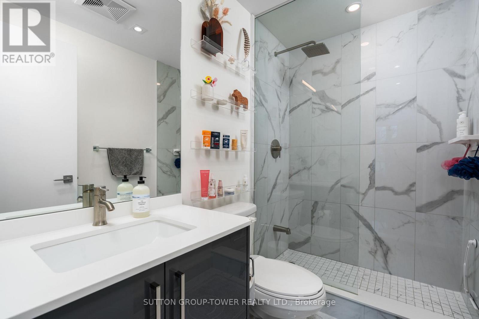 507 - 840 St. Clair Avenue W, Toronto, ON - Indoor Photo Showing Bathroom