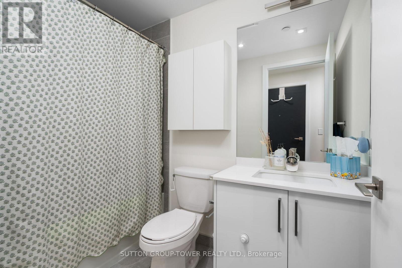 507 - 840 St. Clair Avenue W, Toronto, ON - Indoor Photo Showing Bathroom