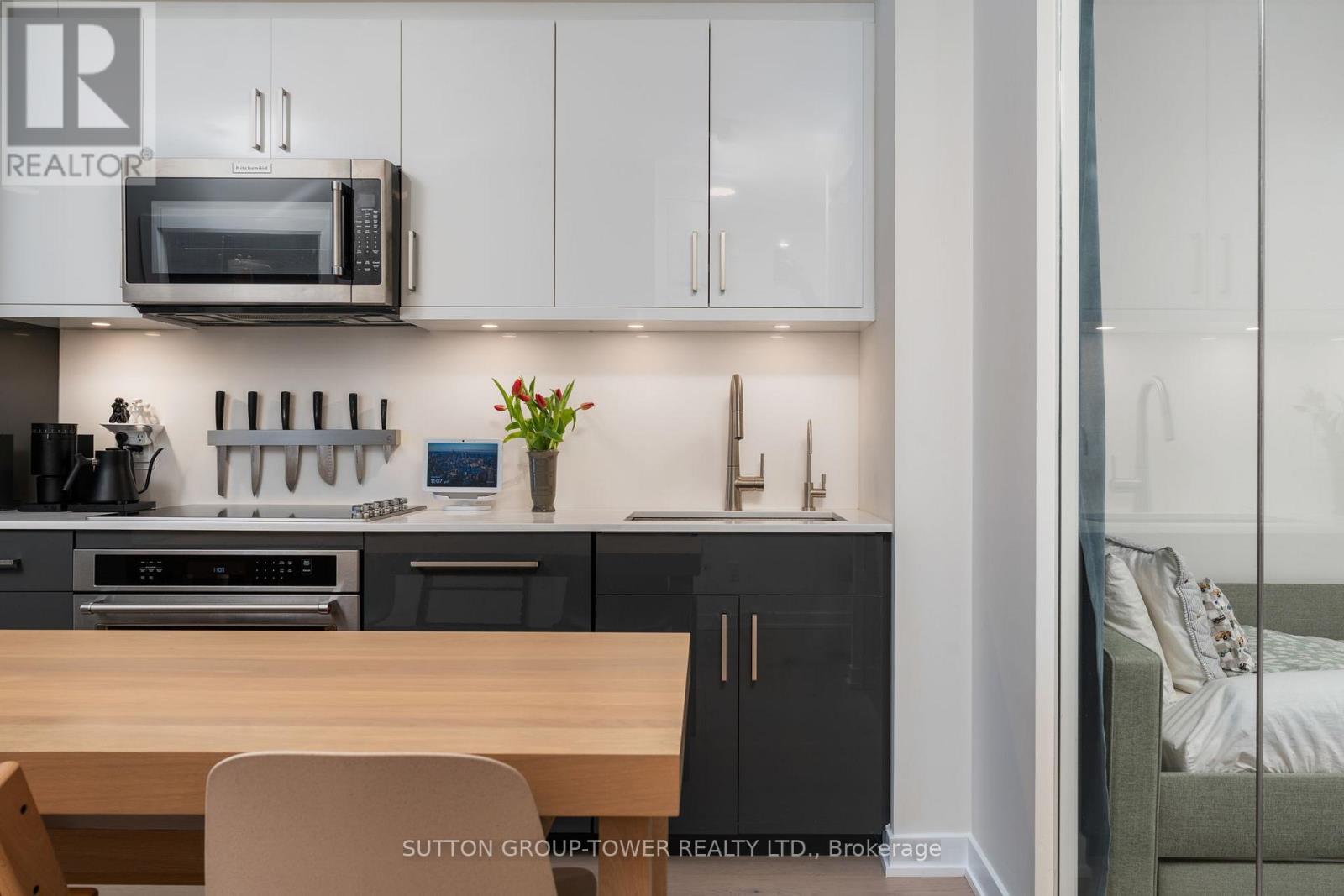 507 - 840 St. Clair Avenue W, Toronto, ON - Indoor Photo Showing Kitchen