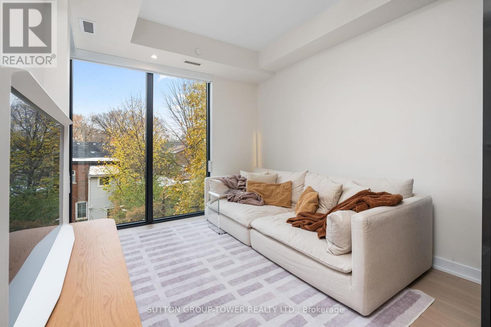 507 - 840 St. Clair Avenue W, Toronto, ON - Indoor