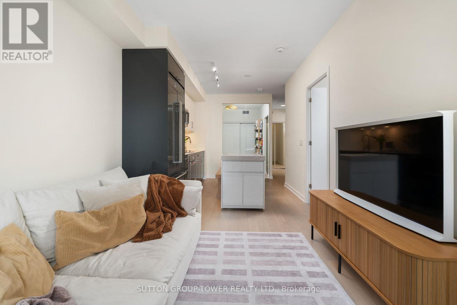 507 - 840 St. Clair Avenue W, Toronto, ON - Indoor