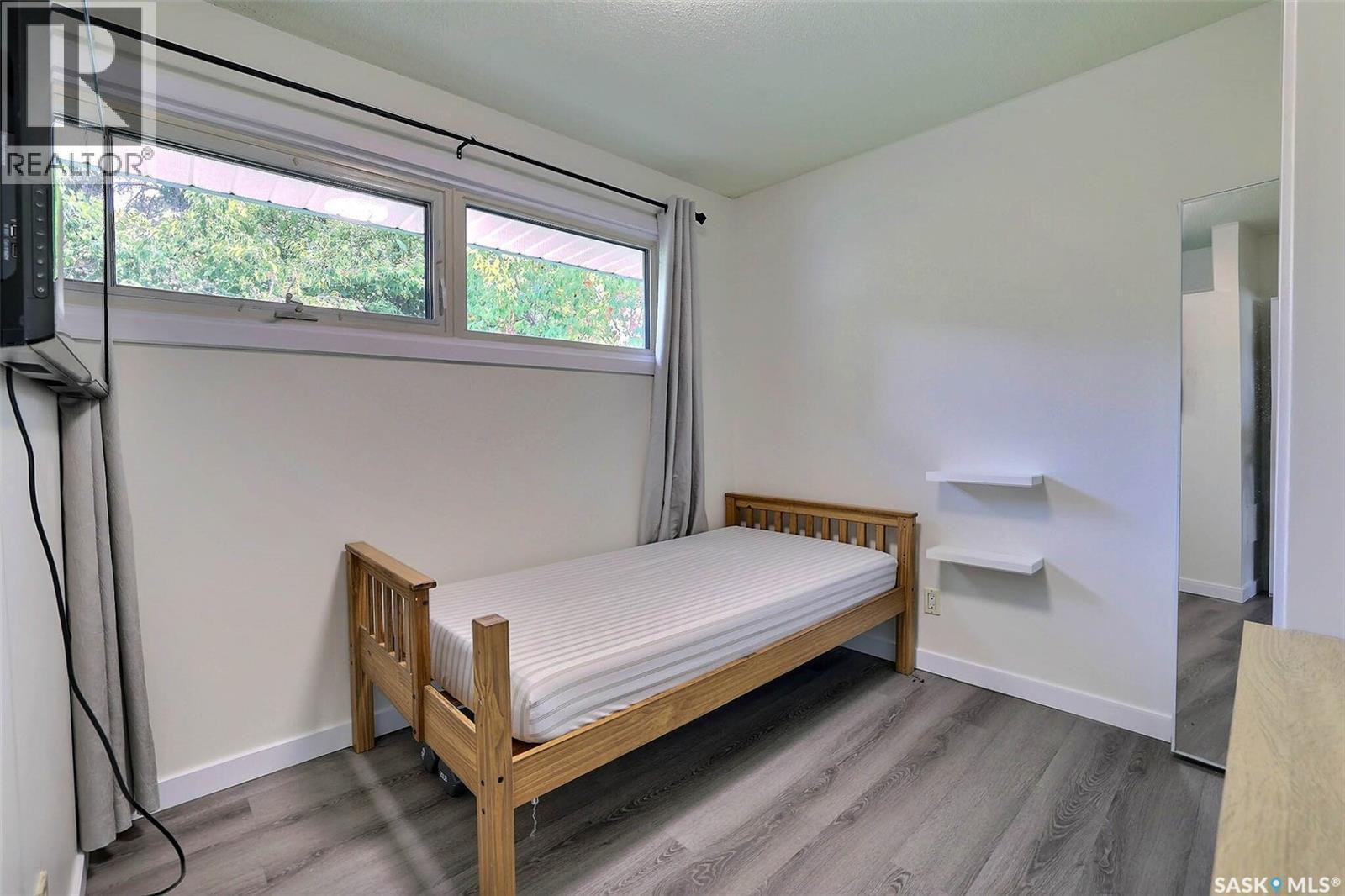 901 17Th Avenue E, Regina, SK - Indoor Photo Showing Bedroom