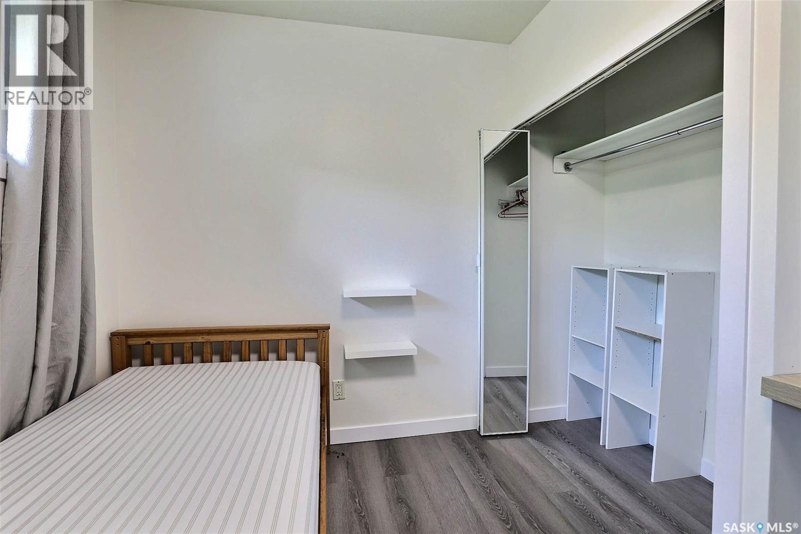 901 17Th Avenue E, Regina, SK - Indoor Photo Showing Bedroom