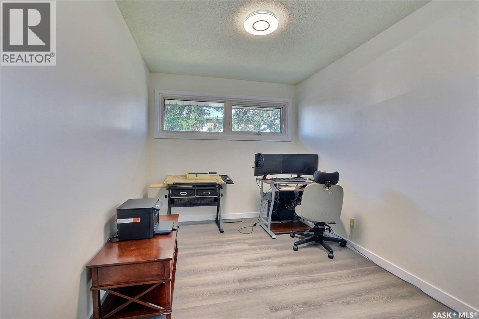 901 17Th Avenue E, Regina, SK - Indoor