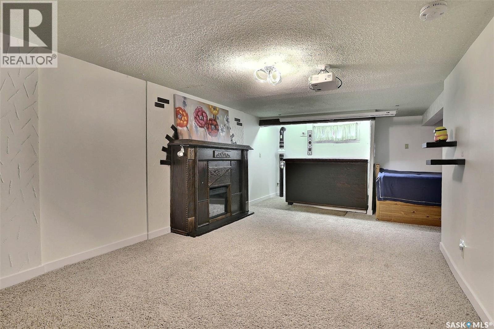 901 17Th Avenue E, Regina, SK - Indoor Photo Showing Other Room