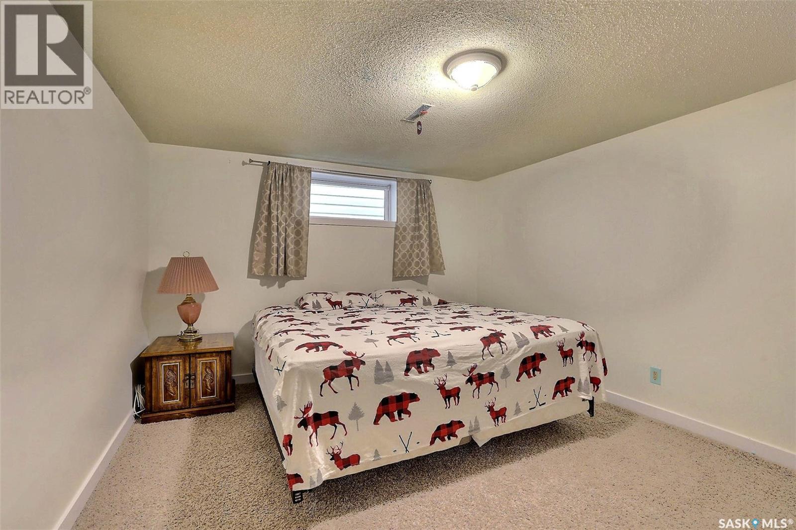 901 17Th Avenue E, Regina, SK - Indoor Photo Showing Bedroom