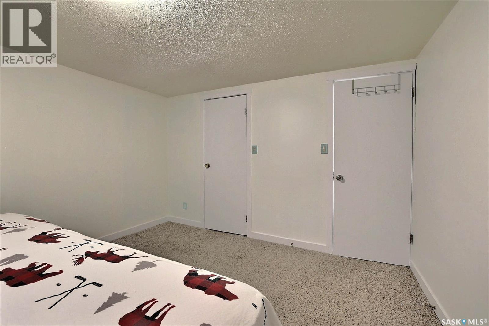 901 17Th Avenue E, Regina, SK - Indoor Photo Showing Bedroom