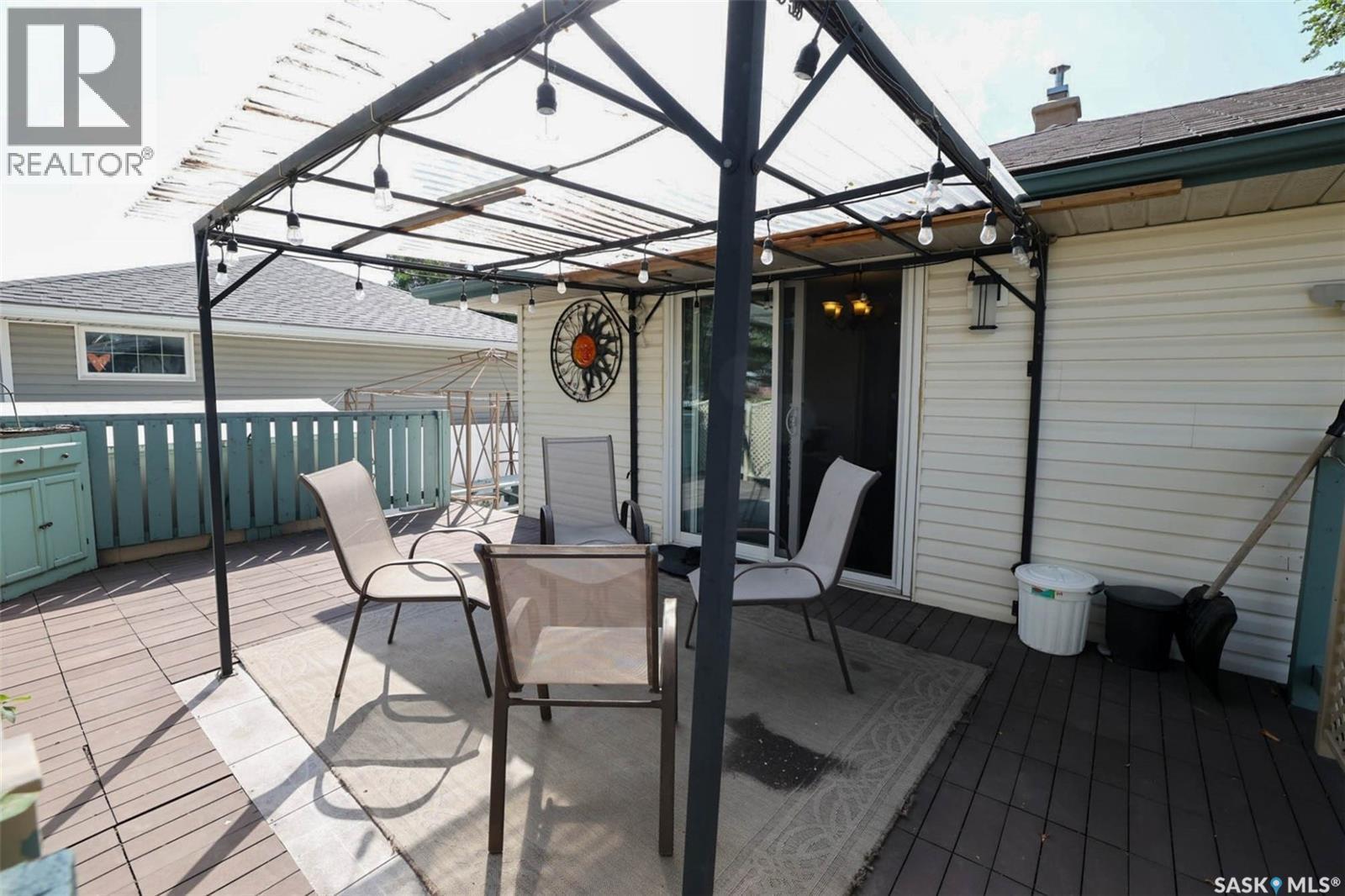 901 17Th Avenue E, Regina, SK - Outdoor With Deck Patio Veranda With Exterior