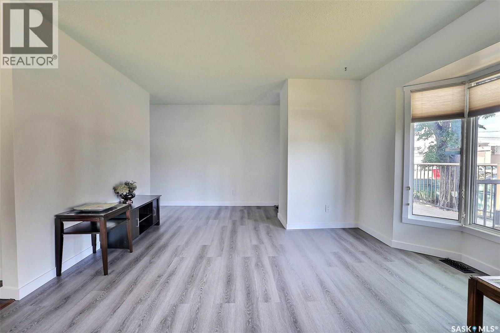 901 17Th Avenue E, Regina, SK - Indoor Photo Showing Other Room