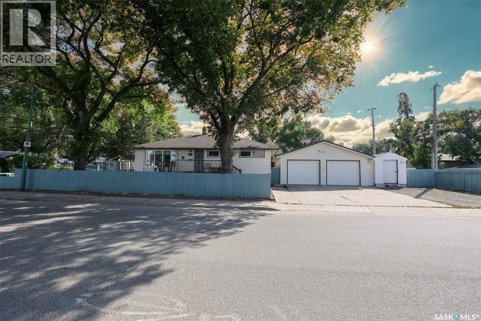 901 17Th Avenue E, Regina, SK - Outdoor