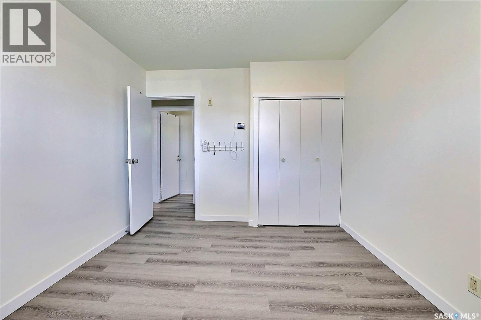 901 17Th Avenue E, Regina, SK - Indoor Photo Showing Other Room